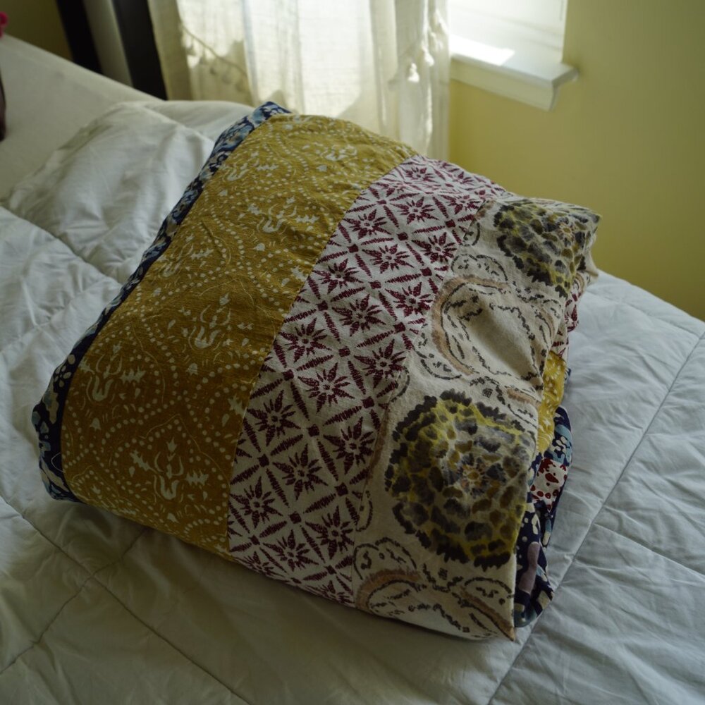 LIKE NEW ANTHROPOLOGIE Queen Patterned Duvet, 100% Cotton.